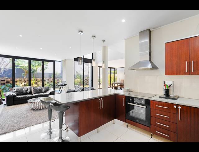 3 BEDROOM TOWNHOUSE FOR SALE IN BRYANSTON